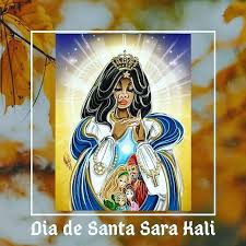E isto a distancia fortemente do conceito. A Bruxa Verde A Historia De Santa Sara De Kali Por Volta De 48 D C Santa Sara Juntamente Com As Tres Marias Maria Salome Maria Madalena E Maria Jacobina Foram Colocadas