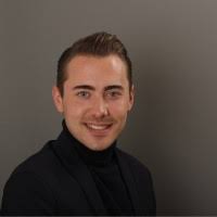 Ein bisschen stolz war, als ich vor einigen Tagen meine Masterarbeit in  etwas anderer Form in den Händen halten durfte. Was klein aussieht, hat für  mich eine große Bedeutung. Es war nicht