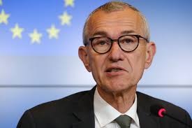 Commission moves top lawyer to Spain in wake of Pfizergate defeat