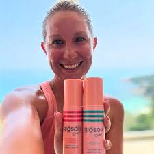 Ramona Casey's Instagram, Twitter & Facebook