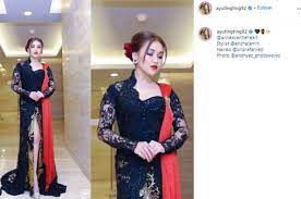 Ayu ting ting berkebaya hitam. Ayu Ting Ting Berkebaya Dan Rok Belahan Di Atas Paha Seksi Nan Manglingi Matamata Com