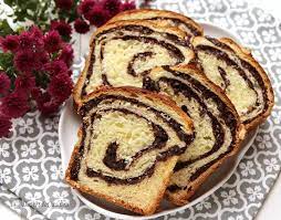 Maiaua se lasă la dospit la loc cald pana isi dubleaza volumul. Cozonac Pufos Cu Nuca Reteta De Casa Desert De Casa Ro Facebook