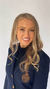 A fun lil’ collab with @esfirkoles.mua !, Marina (model) wanted a natural  blonde to help blend out greys. This color is low maintenance meaning it  will grow out beautifully and she will only have to ...