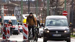 Frankfurt Radfahrer Bekommen Mehr Spuren Autofahrer Mussen Platz Machen Frankfurt