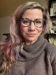 Who can recommend a good hair stylist for blonde and bright colors in  Cookeville?