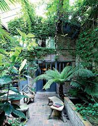 un jardin 100 green comme une jungle patio courtyard garden outdoor gardens