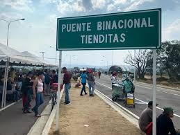 La frontera de colombia con venezuela fue cerrada al paso de vehículos en agosto de 2015 por orden del gobierno de ese país, y la circulación de personas quedó suspendida tras la ruptura de relaciones decidida por el presidente nicolás maduro el 23 de febrero de 2019, cuando el jefe del. Venezuela Cierra Frontera Con Colombia Ante Amenazas A La Soberania Internacional Portafolio