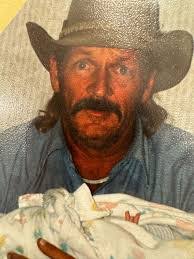 Lynn Hanks's Instagram, Twitter & Facebook