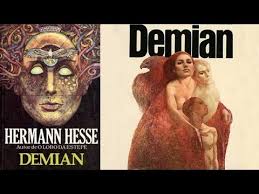 Dieses tier kommt aus seiner hlle hervor und schaut mich an / mit augen, so gro wie mhlenrder und sprach zu mir / gehst du nach links, wartet liebe, geradeaus ist die not. Demian Horbuch Von Hermann Hesse Deutsch Komplett Youtube