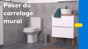 Poser de la faïence dans une salle de bains est relativement facile en suivant les quelques étapes clé. Comment Poser Du Carrelage Mural Castorama Youtube