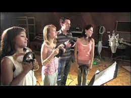 Ninas vorgängerin linn ist spurlos verschwunden und man verdächtigt nina, damit etwas zu tun zu haben. Das Haus Anubis Im Tonstudio Der Schatz Von Anubis Youtube