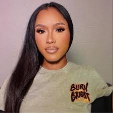 I'm trying to figure out WTF is going on. Is it something that's becoming  more common or a Trend that people be looking good and fresh but be  Stinking like shit. Underarms