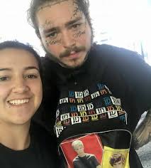 Post Malone carrying his 1D backpack. 💘 ©