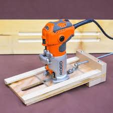 Adjustable Wood Fluting Jig Wood Woodworking Diywoodstain Woodworkingvideo Projetos Interessantes Na Madeira Dicas Para Trabalhar Com Madeira Madeira Fina