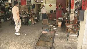 一位36歲男性，因為瓦斯爆炸造成 嚴重燒傷，轉入燒傷病房，體表面積高達75% 有2~3度燒傷，已緊急插管輔助呼吸，使用 抗生素可以預 臨床場景: A Lyk Yjv6bram