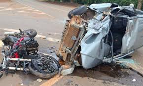 Motociclista sofre amputação do braço em colisão com carro