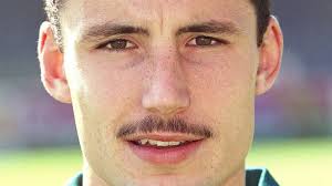 Van bommel enjoyed a storied playing career, which began in his native holland with fortuna sittard and psv eindhoven. Mark Was Jong En Onbevangen Maar Nog Niet Zo Mondig Als Nu Nos