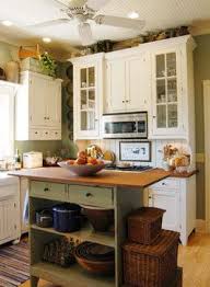 Small Functional And Cute Kitchen Include With The Island Small Cottage Kitchen Cottage Style Kitchen Cottage Kitchen Design