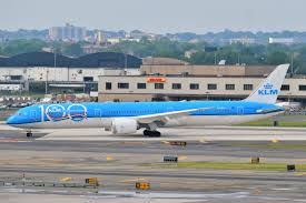 With the arrival of busy lizzie, klm has f. File Klm Royal Dutch Airlines Boeing 787 10 Dreamliner Ph Bka 100 Years Livery Jpg Wikipedia