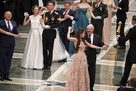 Lukashenka, halina radsiwonauna (tam adı); Lukashenko S Wife Chose Miss Belarus 2018 Russian News En