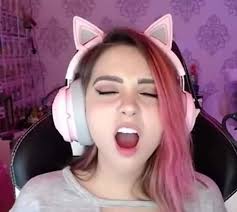 Hoy tengo ganas de hablar con el chat así mucho mucho 💞  twitch.tv/arigameplays VEN Y TE SALUDO!