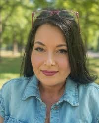 Valerie Holcomb's Instagram, Twitter & Facebook