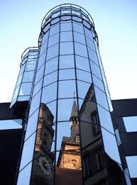 Commerzbank ag (formerly dresdner bank ag) city: Stuttgart Spiegelung Der Stiftskirche Im Glasturm Der Dresdner Bank 1987 Detailseite Leo Bw
