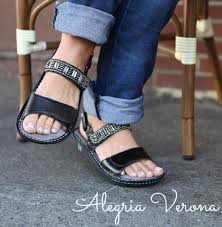 Barking Dog Shoes Website Blogs About Comfortable Footwear For Women Best Shoes For Bunions Bunion Shoes Stylish Shoes