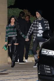 Kourtney mary kardashian is an american media personality, socialite, and model. Kourtney Kardashian Has A Bob Now Instyle
