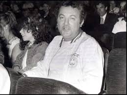 Tout le monde connaît l' humoriste impertinent qui n'avait pas peur des mots en coluche l'accident : Coluche Son Accident Mortel Aurait Pu Etre Evite Cette Certitude De Genevieve Delpech Femme Actuelle Le Mag