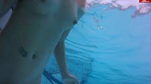 Publicvoyeur: Pee under water - video 2 - ThisVid.com