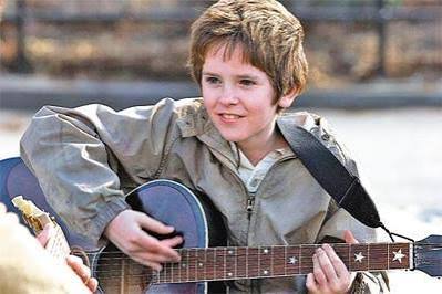 August Rush' plays obnoxiously sugary melody | Movie Listings |  militarynews.com