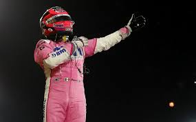 Fórmula 1 checo pérez ganó el gran premio de azerbaiján, en una carrera caótica. Checo Perez Pidio Asegurarse Que Su Hijo Viera El Final De La Carrera