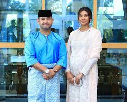 Oktoobril 2014 eratseremoonial kell istana bukit serene.234 ta sünnitas 25. Hamil Anak Keempat Ig Che Puan Khaleeda Dihujani Ucapan Tahniah The Malaya Post