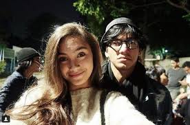Sinopsis film seperti hujan yang jatuh ke bumi, 15 oktober di netflix. Cantiknya Caitlin Halderman Bintang Surat Cinta Untuk Starla