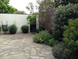 A Serene Courtyard At Cameron Paterson S Toorak Garden Amazing Gardens Australian Garden Garden Gate Design