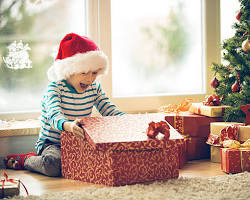Imagen de Children opening Christmas presents