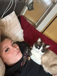 When that time of the day comes you know Meimei can't help but to fight her  old nemesis, THE REFLECTION! #山莓 #gato