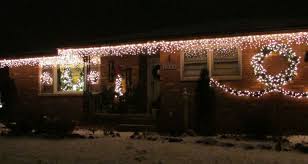 Hang Outdoor Holiday Lights Quickly Tutorial Hanging Christmas Lights Holiday Lights Christmas Light Installation
