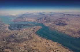 Il numero di navi mercantili che attraversano lo Stretto di Hormuz è aumentato del 50%.