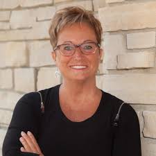 Exciting news! 🎉 The Julia Wesselkamper Group was named a Top Ten Team by… 