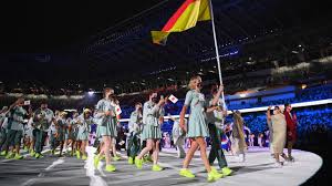 Danach humpelte kaul mit blutiger socke aus dem stadion. Olympia 2021 Adidas Verteidigt Design Des Deutschen Outfits Bei Der Eroffnungsfeier In Tokio Nach Kritik Eurosport