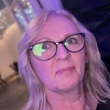 I've spent the morning doing something new and incredibly out of my comfort  zone. Leaflet dropping in person. As the last few months have been quiet  for my business it became apparent