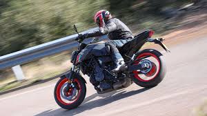 Engine tuning, design updates, safety equipment adjustments. Yamaha Mt 07 Fahrbericht Motorradonline De