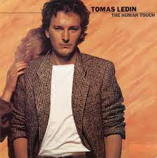 Tomas ledin sommaren Šr kort. Y Me Sortrendo Spansk Version Av Sommaren Ar Kort Bonus Track Song By Tomas Ledin Spotify