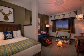 Great wolf lodge arizona offers its guests a water park (surcharge), a lazy river, and a waterslide. Great Wolf Lodge Has Summer Camp Themes And Activities This Summer