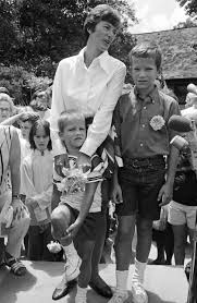 She was earlier married to ralph knight, with whom she had two children. Neil Armstrong S Former Houston Area Home For Sale