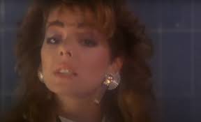 Tak dziś wygląda Sandra. Jej hity królowały w latach 80. Nadal pozostaje  ikoną muzyki pop