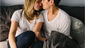 Maka, ilmu di balik cinta sama menariknya dengan cinta itu sendiri. 7 Tanda Cowok Cuek Mulai Jatuh Cinta Meski Tak Terlalu Kentara