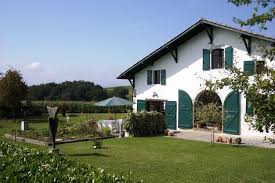 A Vendre Authentique Ferme Basque Tres Belle Vue Montagnes Bardos Maison Basque Immobilier Pays Basque Maison En Pierre